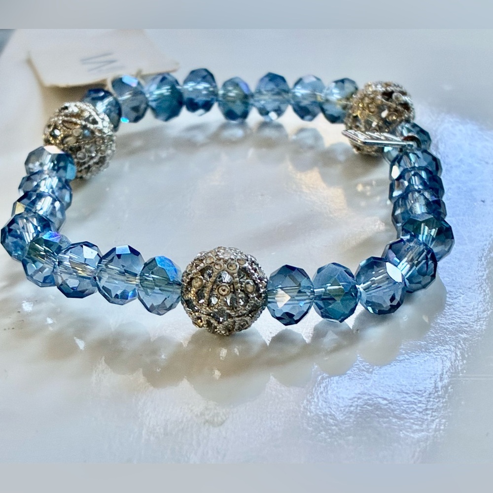 π§π»ββοΈ ViVI Blue Faceted Crystal Bracelet with Silver Tone Balls - Picture 6 of 8
